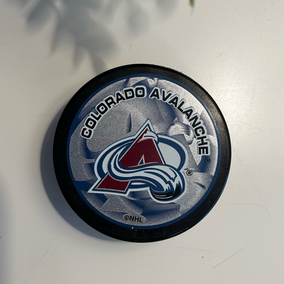 NHL 0fficial Hockey Puck, Colorado Avalanche - Picture 11 of 11